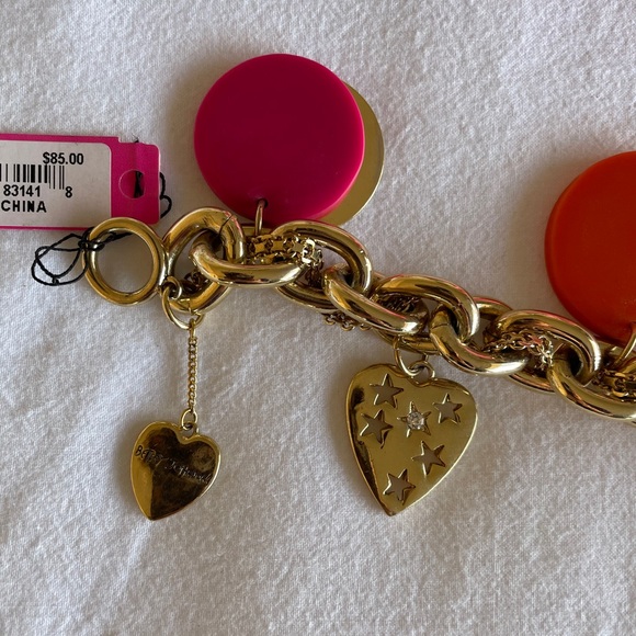 Betsy Johnson Gold Charm Bracelet NWT - Picture 8 of 9